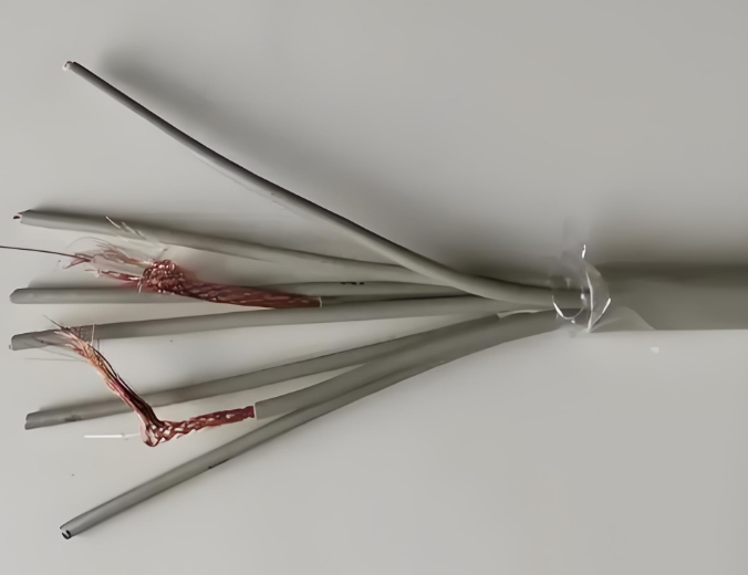 東莞民興電纜講解若多根電纜并聯使用時,應考慮各個相對位置.jpg 東莞民興電纜講解若多根電纜并聯使用時,應考慮各個相對位置.jpg